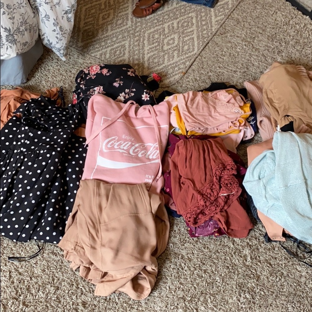 A bundle or clothes from target and forever 21.